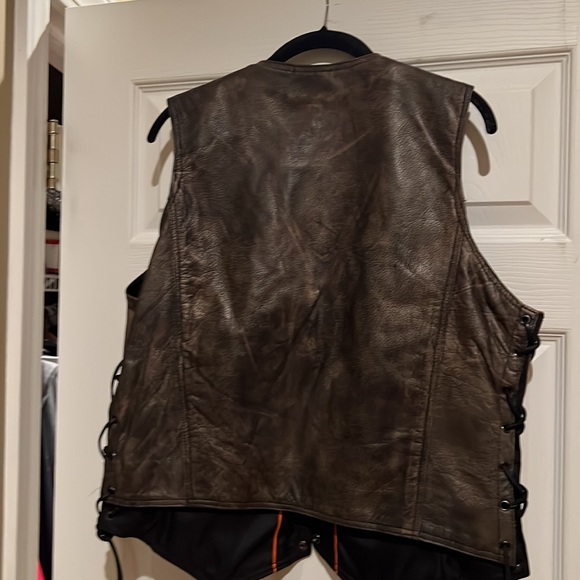Brown leather biker vest with gun pocket. Size 3XL. Size runs small - Picture 7 of 7